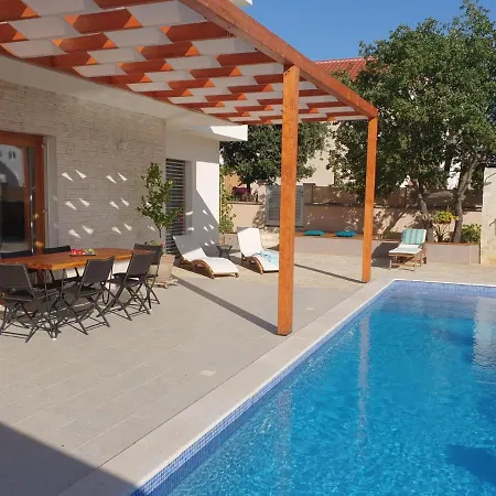 Βίλα Pine Tree Pakoštane