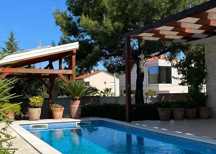 Pine Tree * Pakoštane