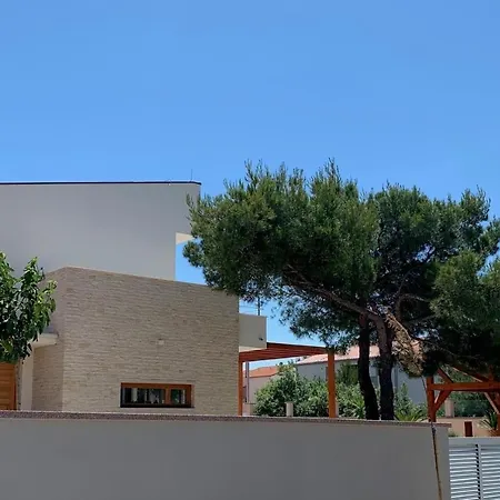 Villa Pine Tree *
