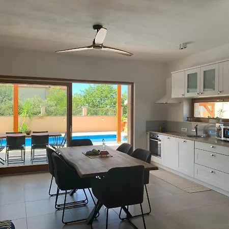 Villa Pine Tree *