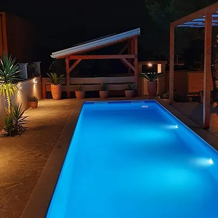 Pine Tree Villa Pakostane