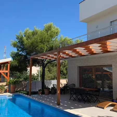 Pine Tree Villa Pakostane
