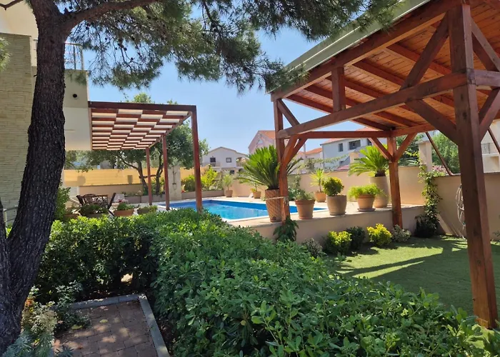 Pine Tree Villa Pakostane